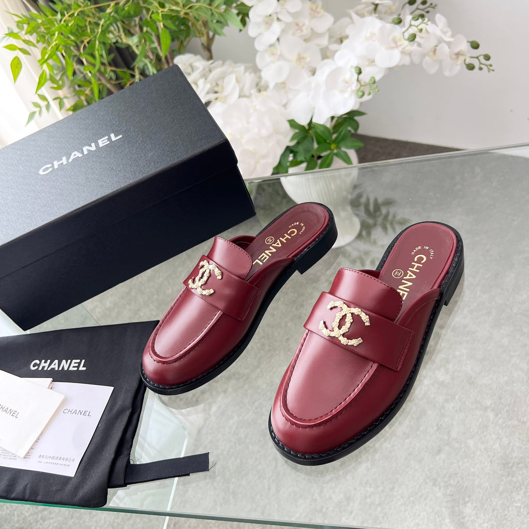 CC 25 Mule Burgundy Calfskin Gold Double C - Product Image 2