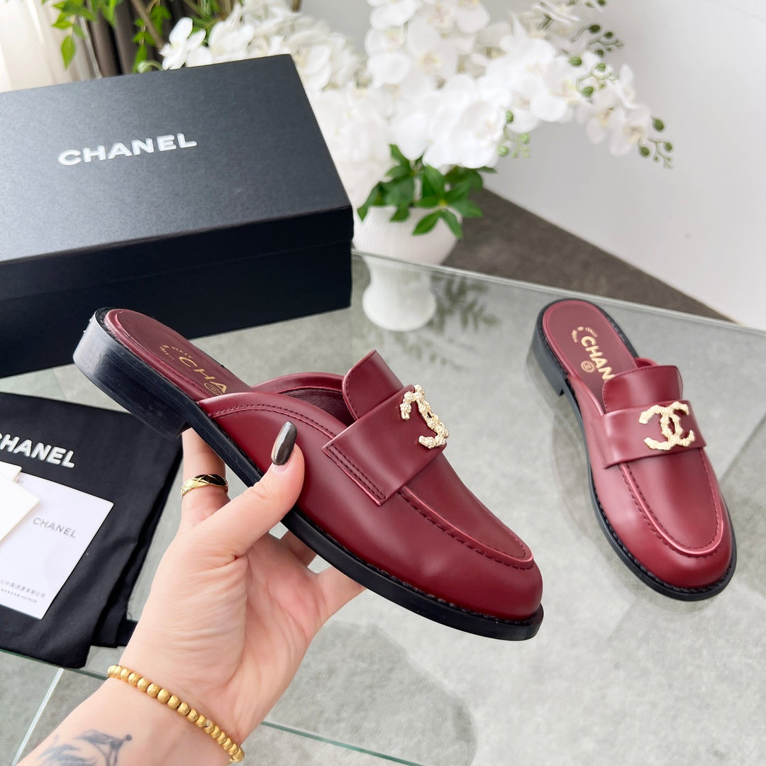 CC 25 Mule Burgundy Calfskin Gold Double C - Product Image 3