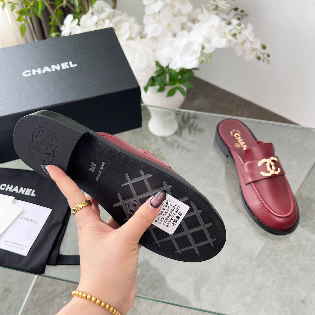 CC 25 Mule Burgundy Calfskin Gold Double C - Product Image 4