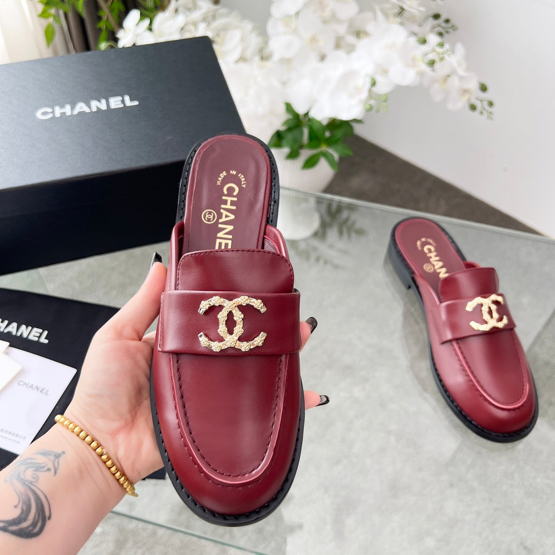 CC 25 Mule Burgundy Calfskin Gold Double C - Product Image 5