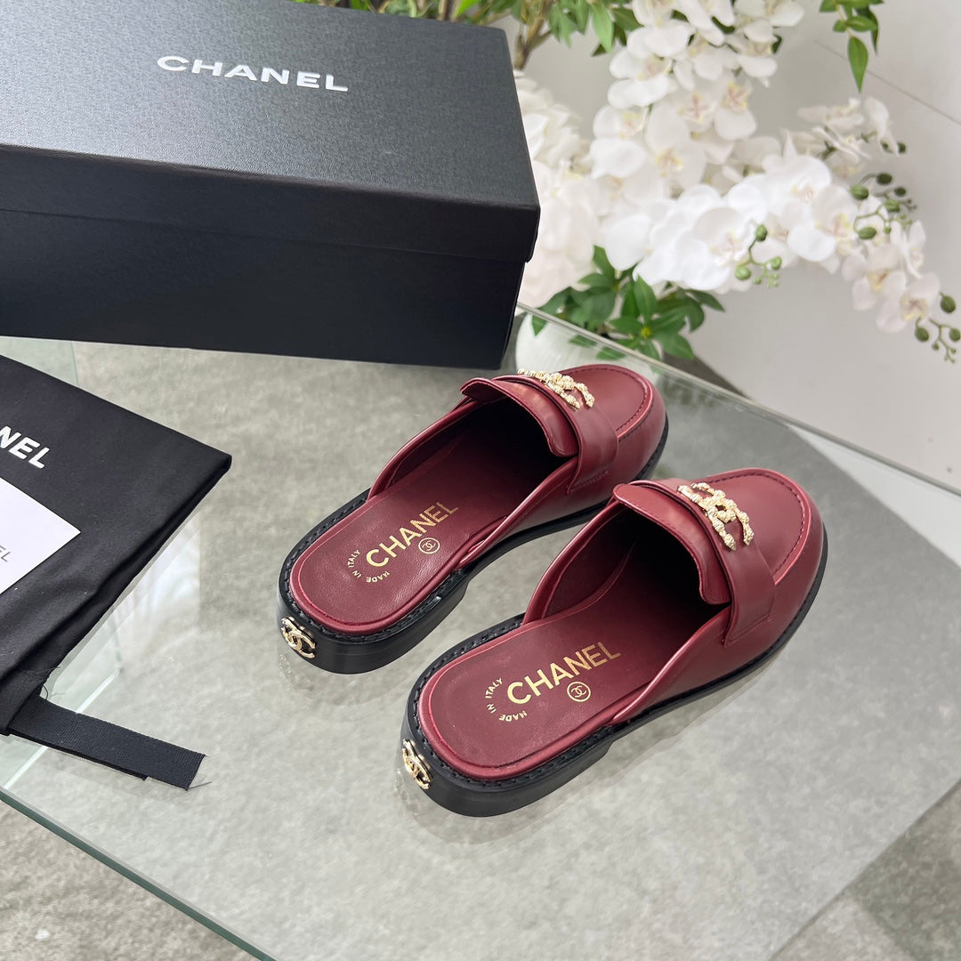 CC 25 Mule Burgundy Calfskin Gold Double C - Product Image 8