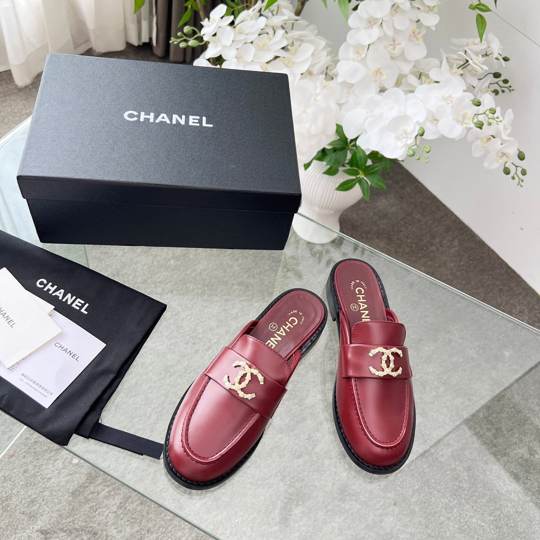 CC 25 Mule Burgundy Calfskin Gold Double C - Product Image 9