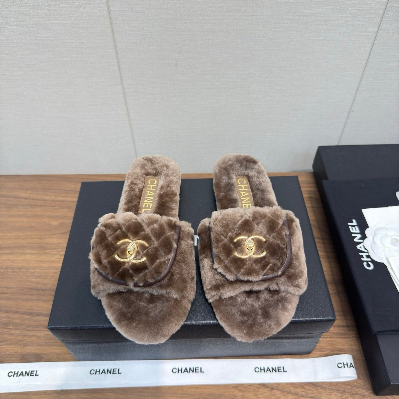 Chanel 25 Slipper Brown Smooth Lambwool 465600 - Product Image 3