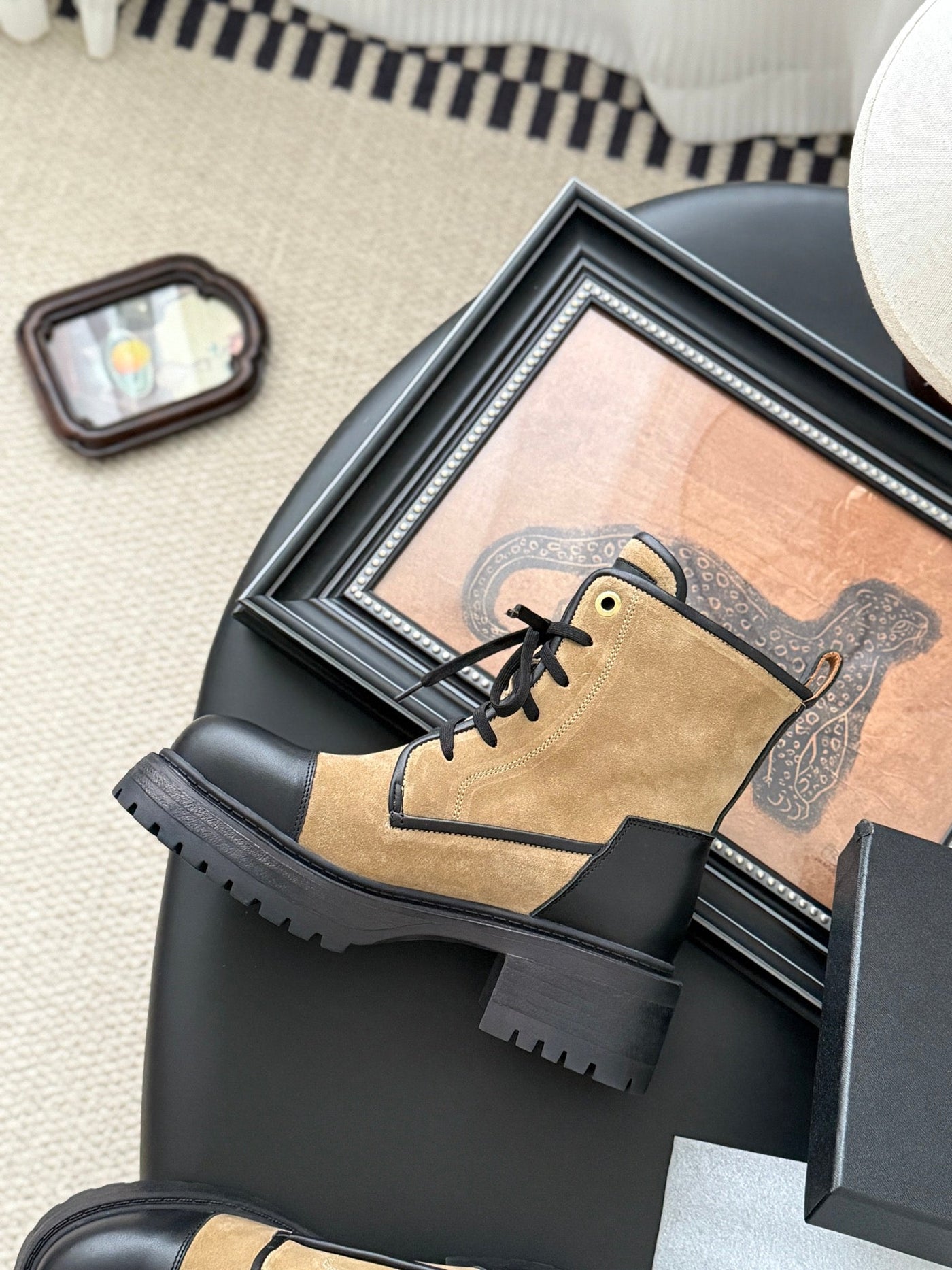 CC 25 ankle boots beige black suede sheepskin 458765 - Product Image 3