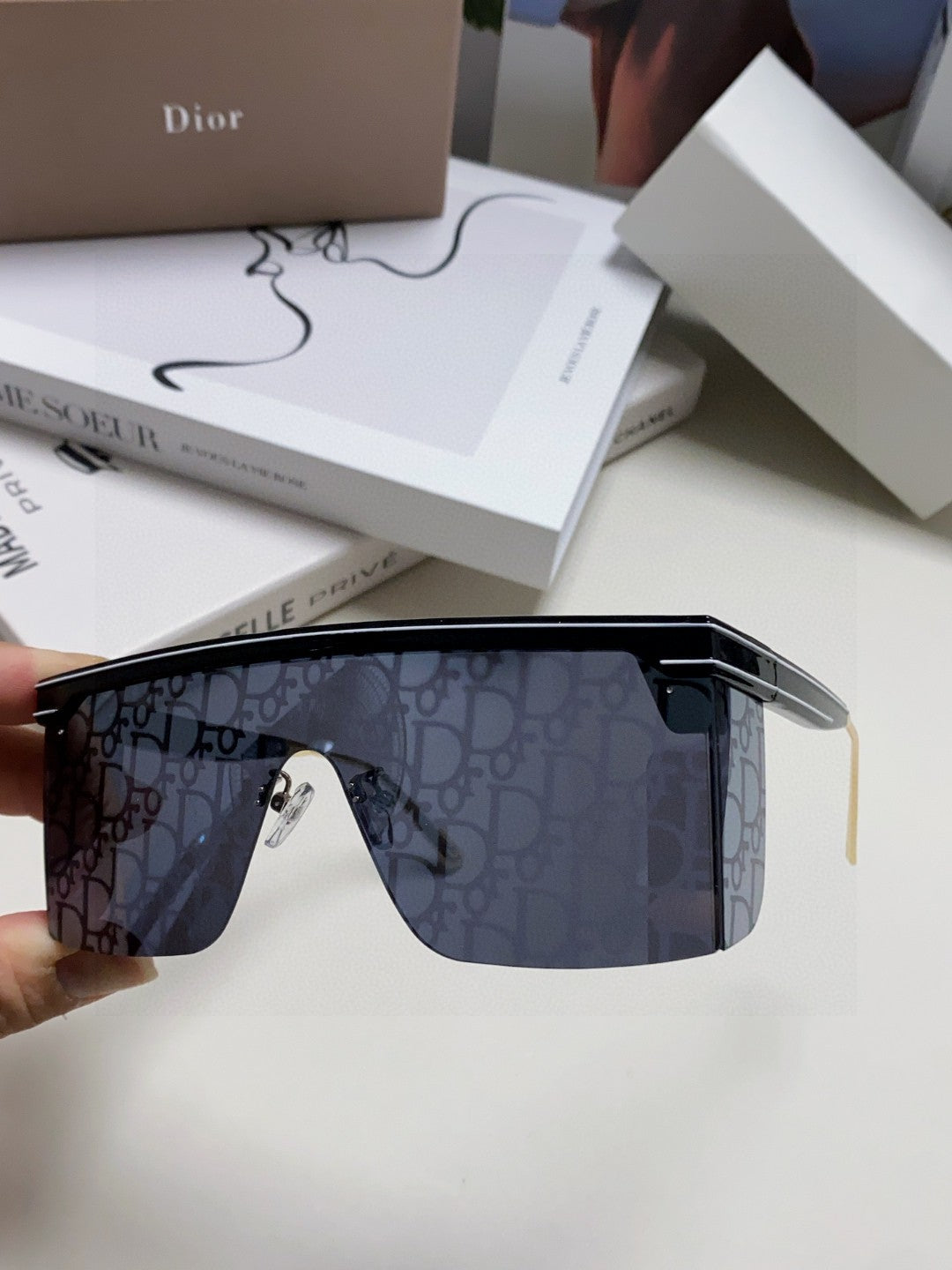 OBLIQUE SUNGLASS CLUB M1U IN BLACK ACETATE - Product Image 7