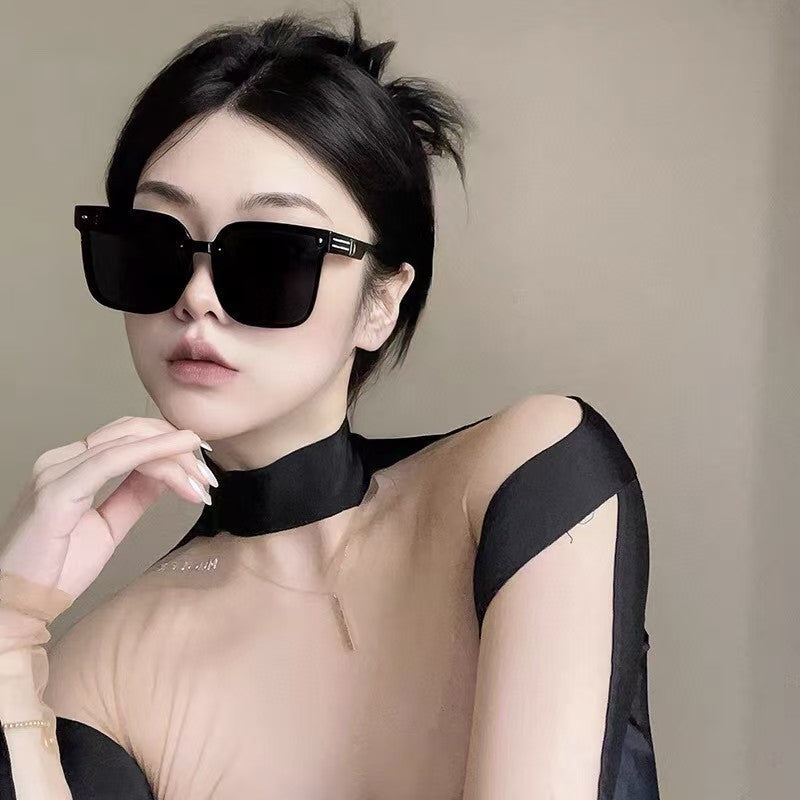 MONTAIGNE SUNGLASS 560862 IN BLACK ACETATE - Product Image 9