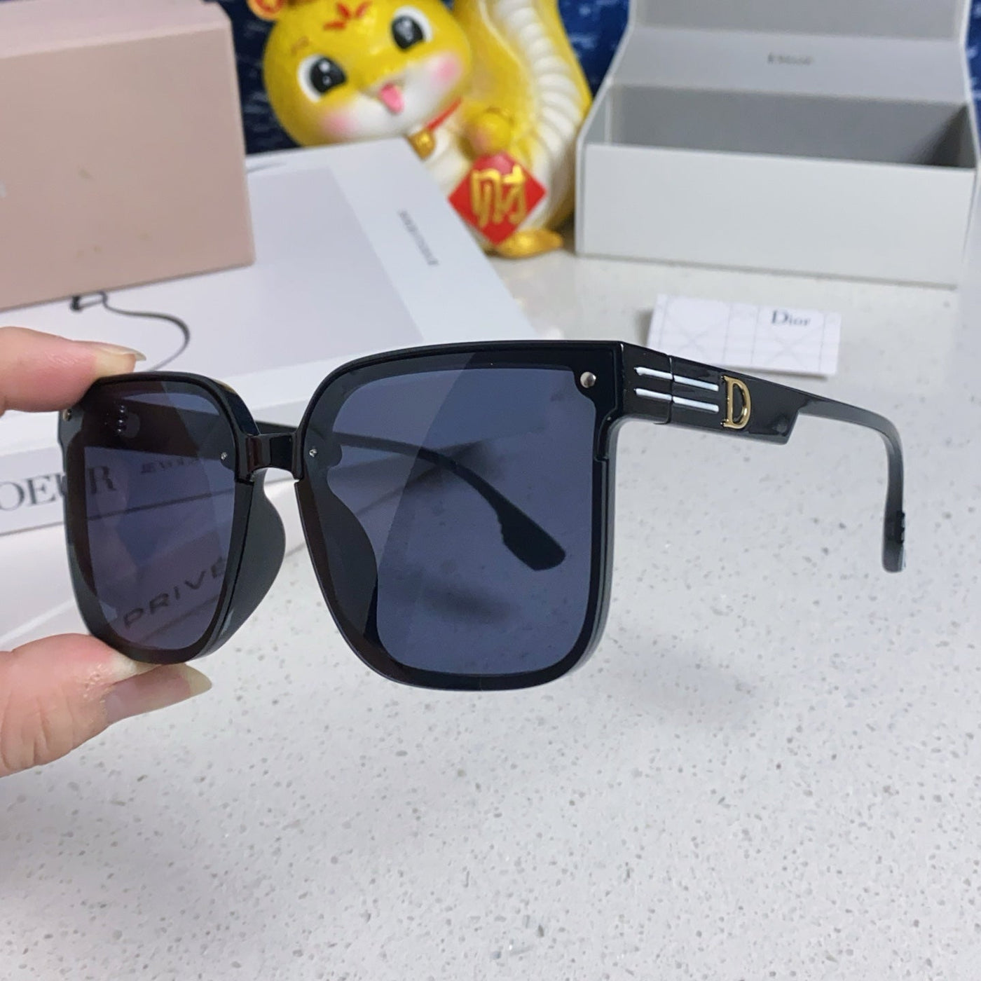 MONTAIGNE SUNGLASS 560862 IN BLACK ACETATE | Studio Nafay