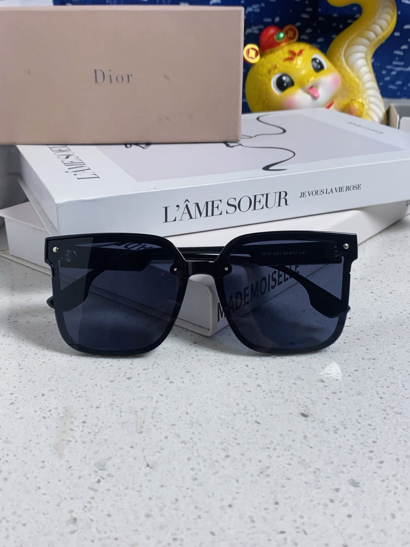 MONTAIGNE SUNGLASS 560862 IN BLACK ACETATE - Product Image 2
