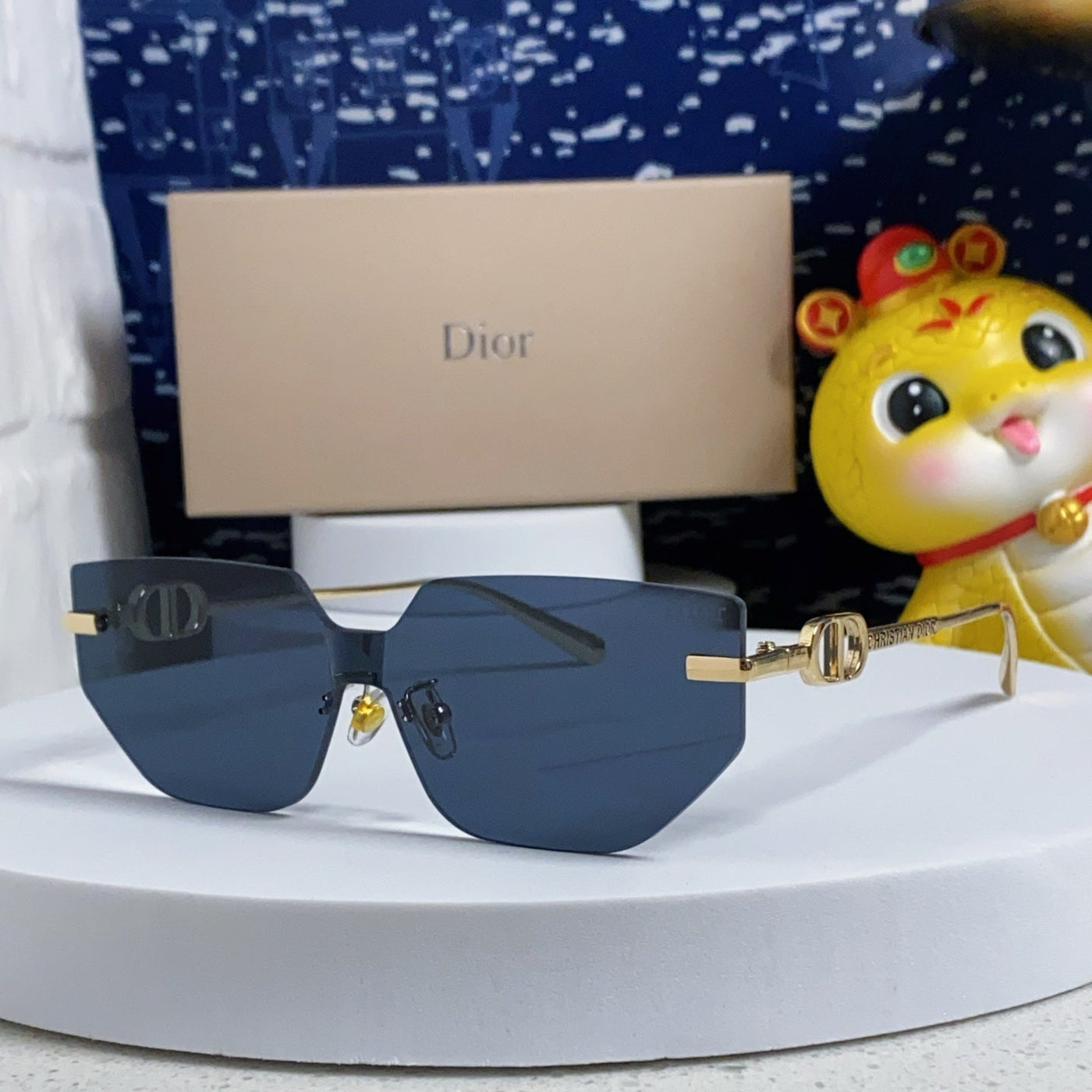 MONTAIGNE SUNGLASS 563194 IN GOLD METAL GREY LENSES | Studio Nafay