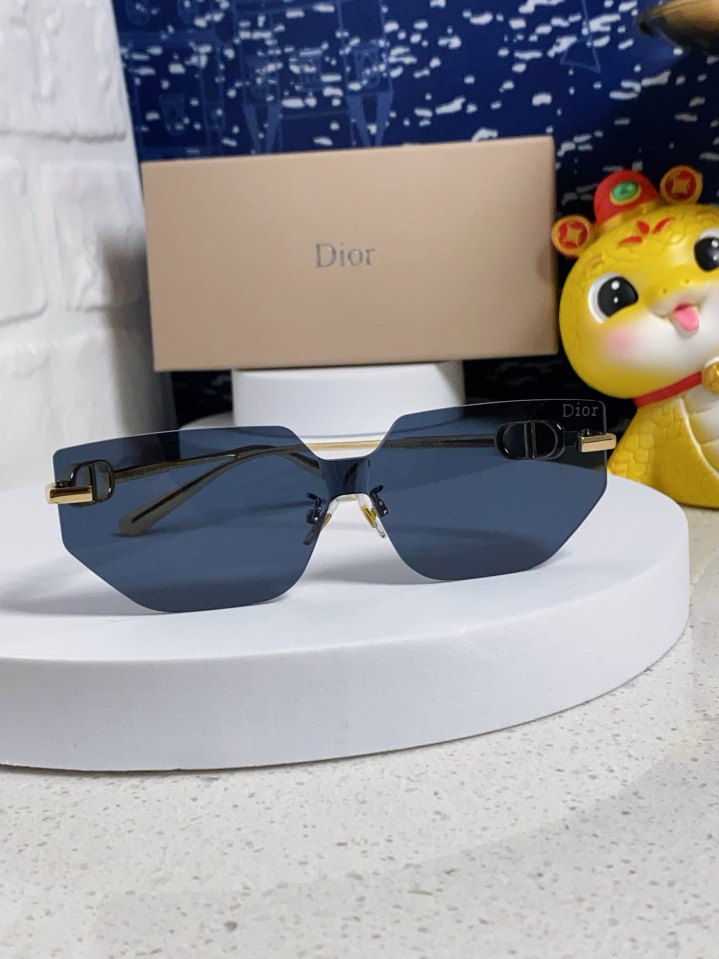 MONTAIGNE SUNGLASS 563194 IN GOLD METAL GREY LENSES - Product Image 4