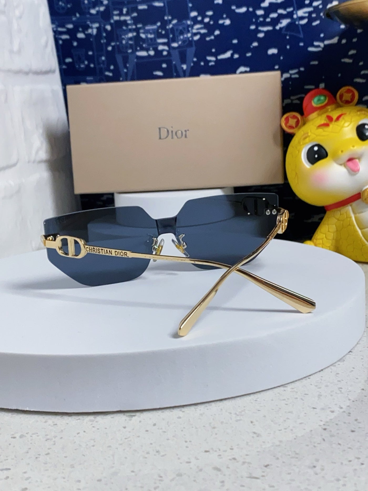MONTAIGNE SUNGLASS 563194 IN GOLD METAL GREY LENSES - Product Image 6