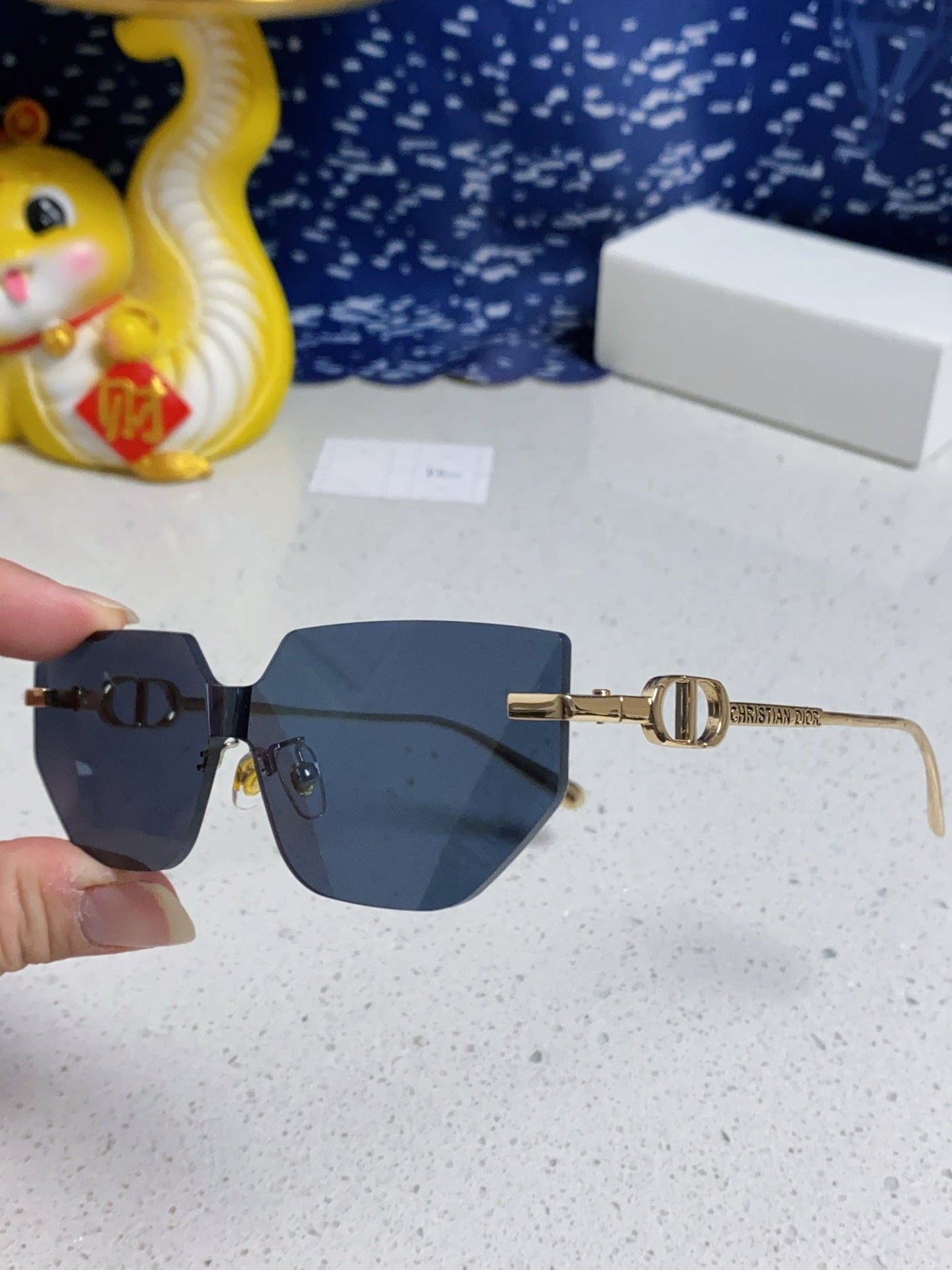 MONTAIGNE SUNGLASS 563194 IN GOLD METAL GREY LENSES - Product Image 7