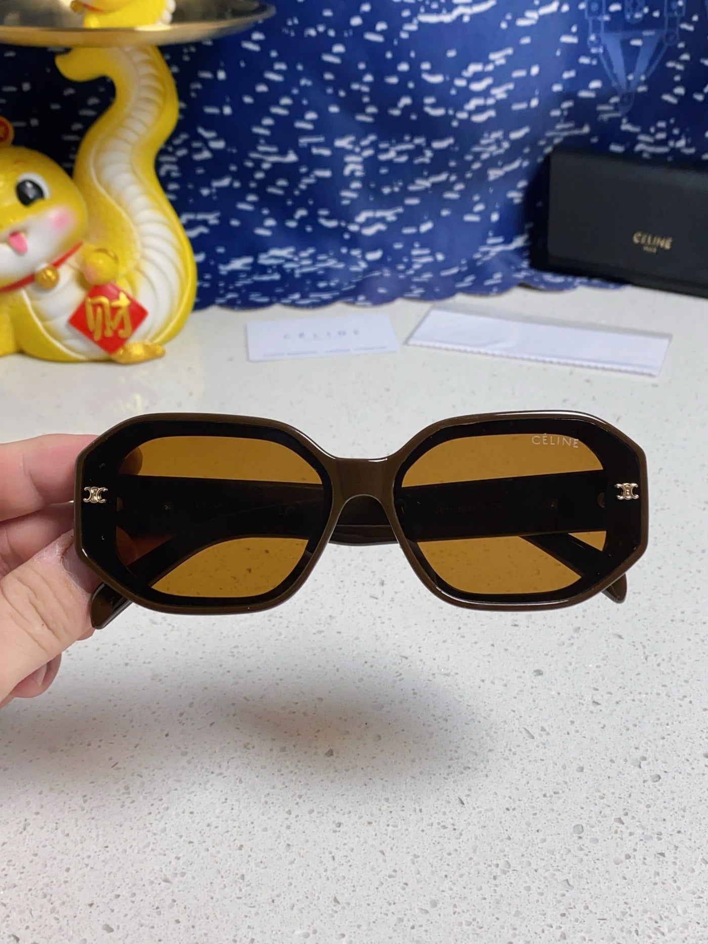 TRIOMPHE SQUARE SUNGLASS 566742 IN CAMEL ACETATE - Product Image 2