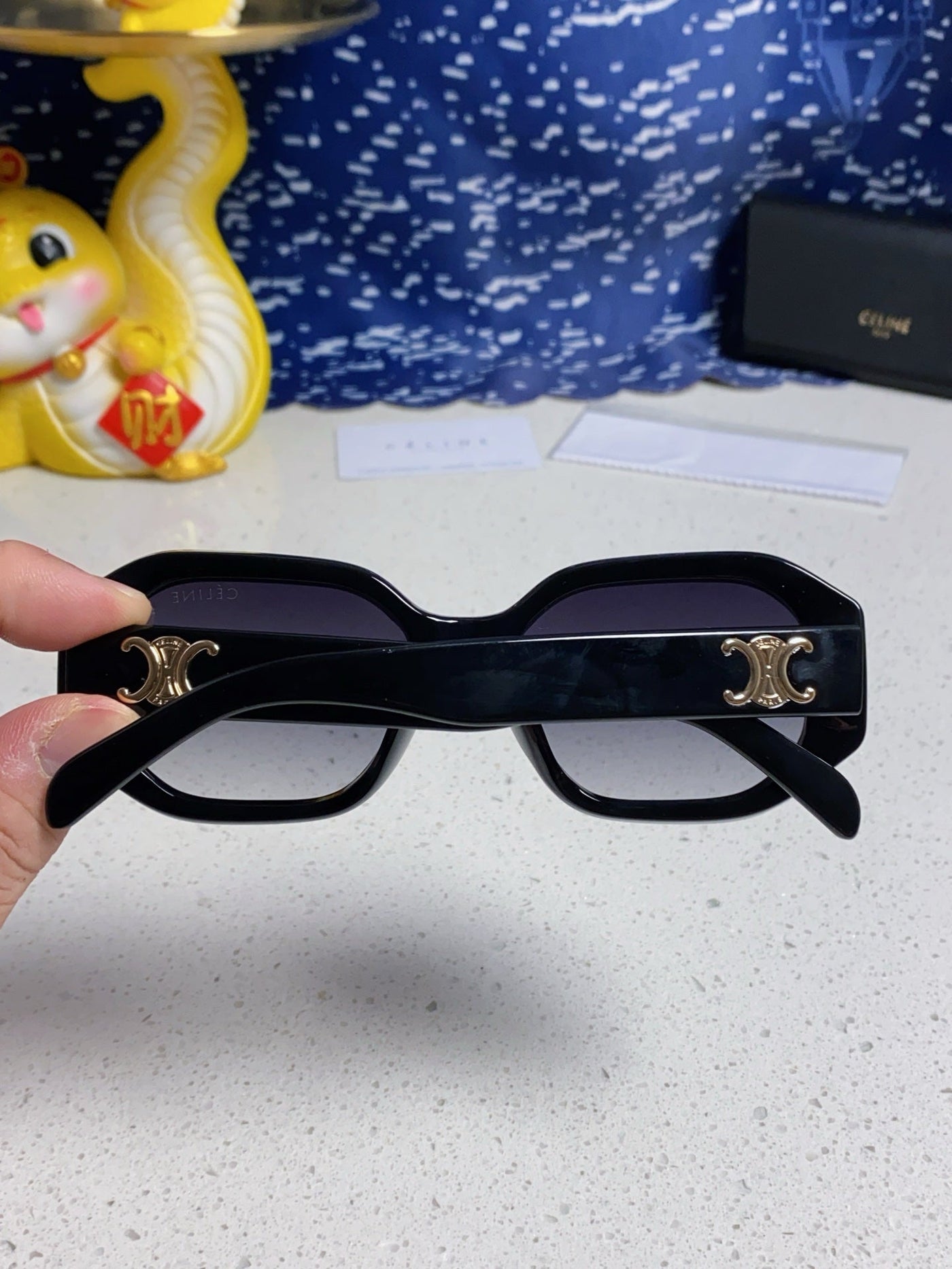 TRIOMPHE SQUARE SUNGLASS 566743 IN BLACK ACETATE GRADIENT SMOKE LENSES - Product Image 8