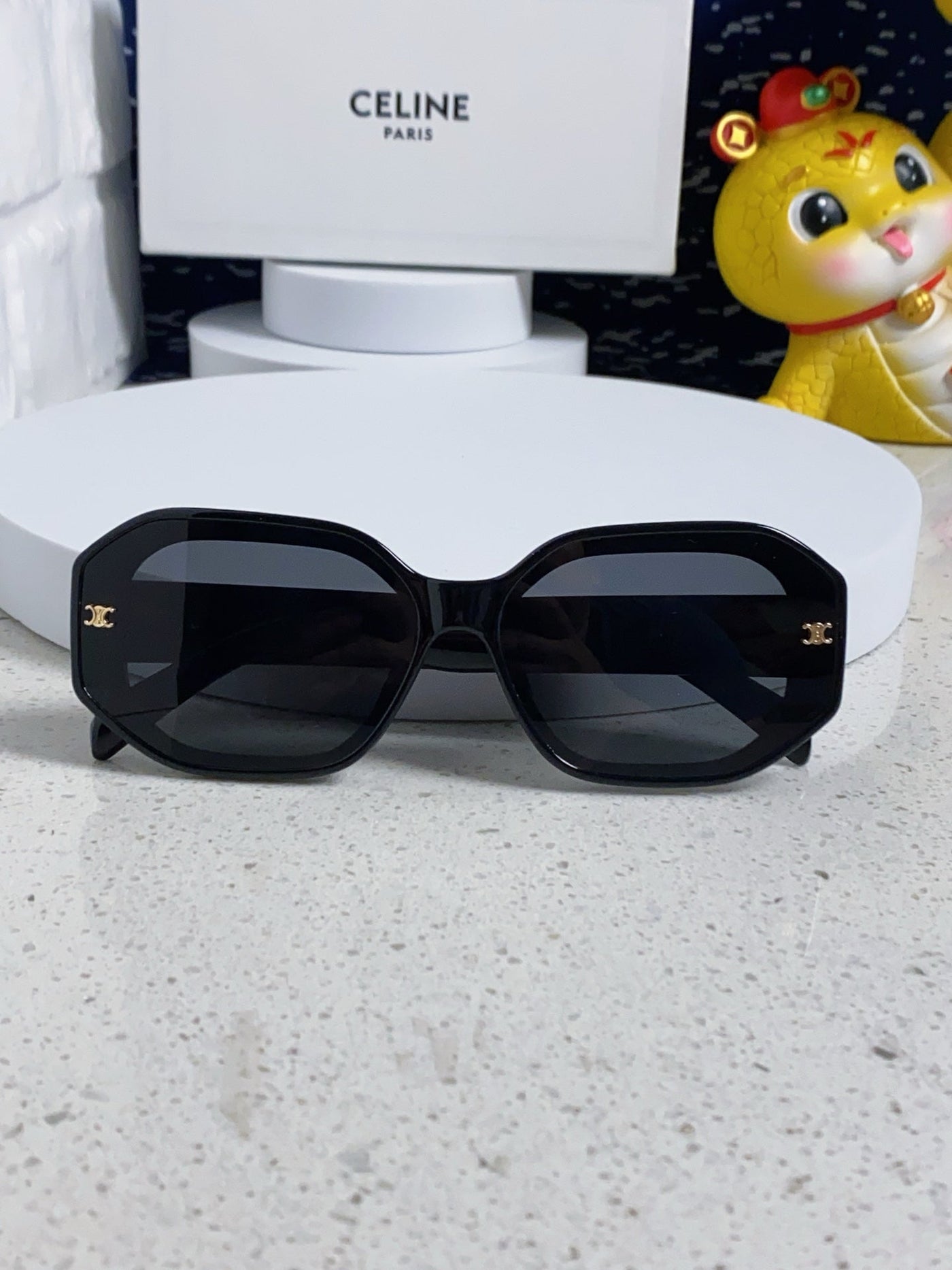 TRIOMPHE SQUARE SUNGLASS 566744 IN BLACK ACETATE - Product Image 6
