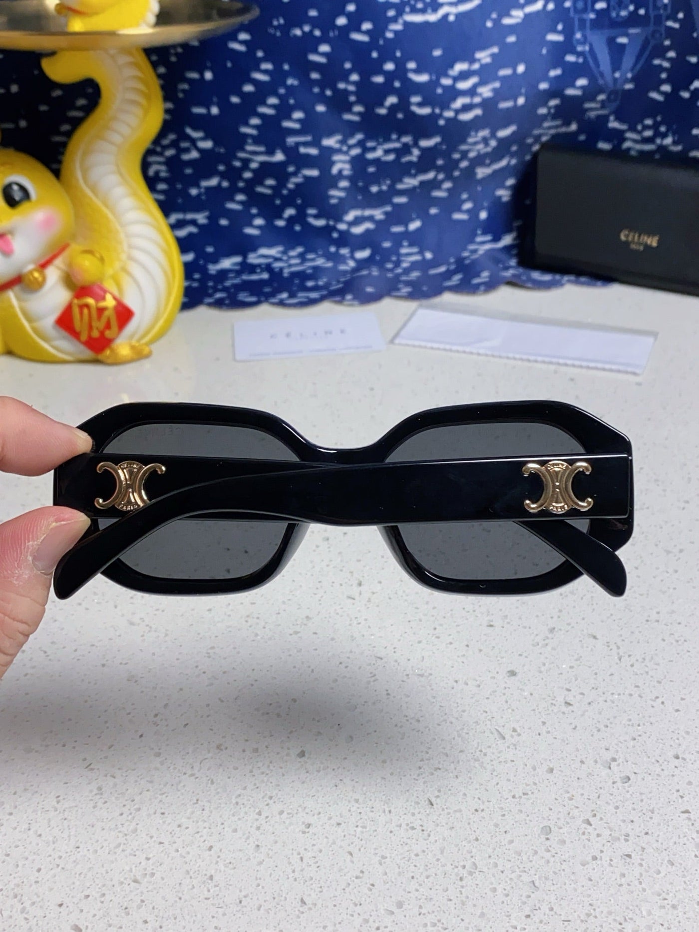 TRIOMPHE SQUARE SUNGLASS 566744 IN BLACK ACETATE - Product Image 7