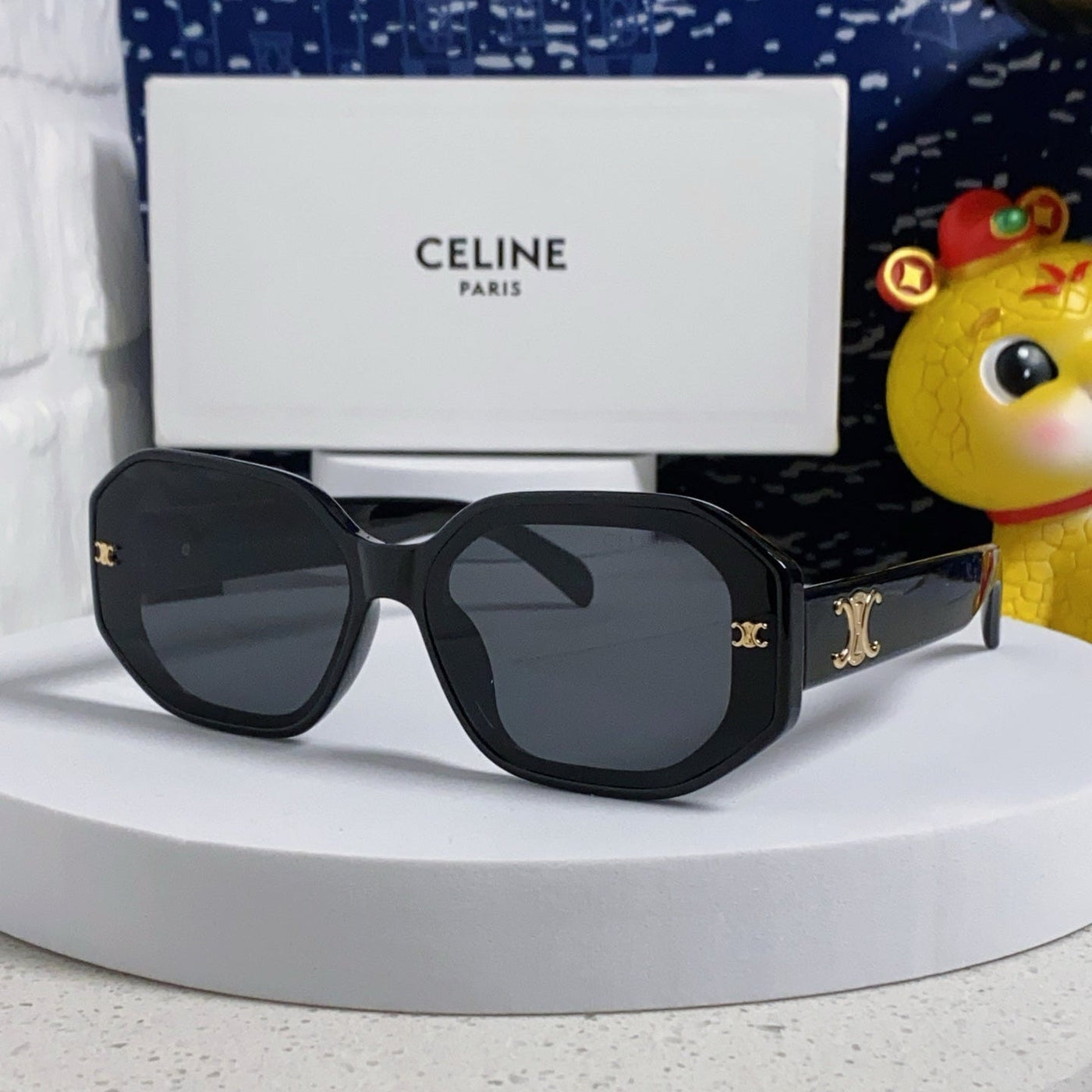 TRIOMPHE SQUARE SUNGLASS 566744 IN BLACK ACETATE | Studio Nafay