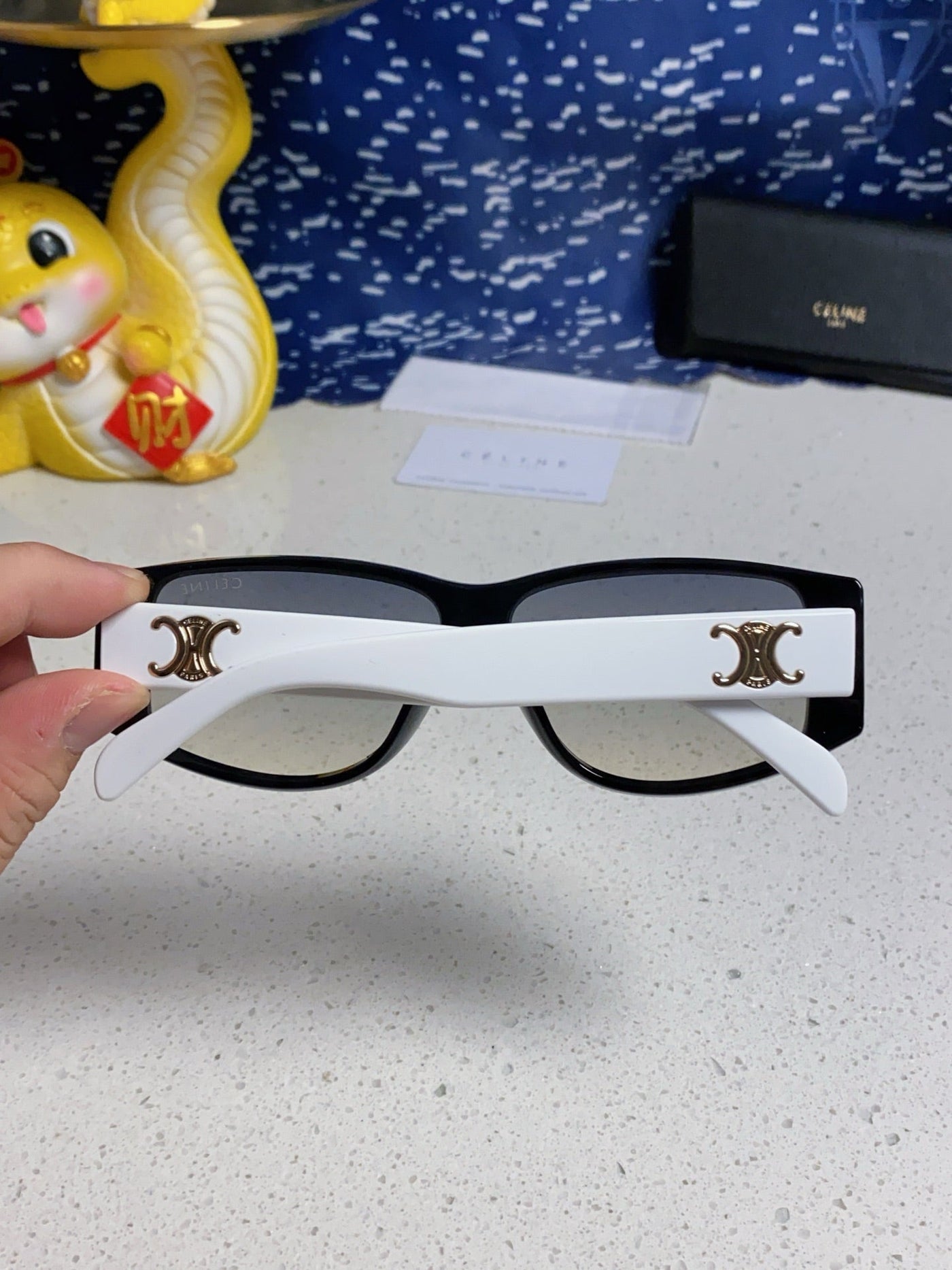 TRIOMPHE SUNGLASS 566216 IN BLACK AND WHITE ACETATE - Product Image 6