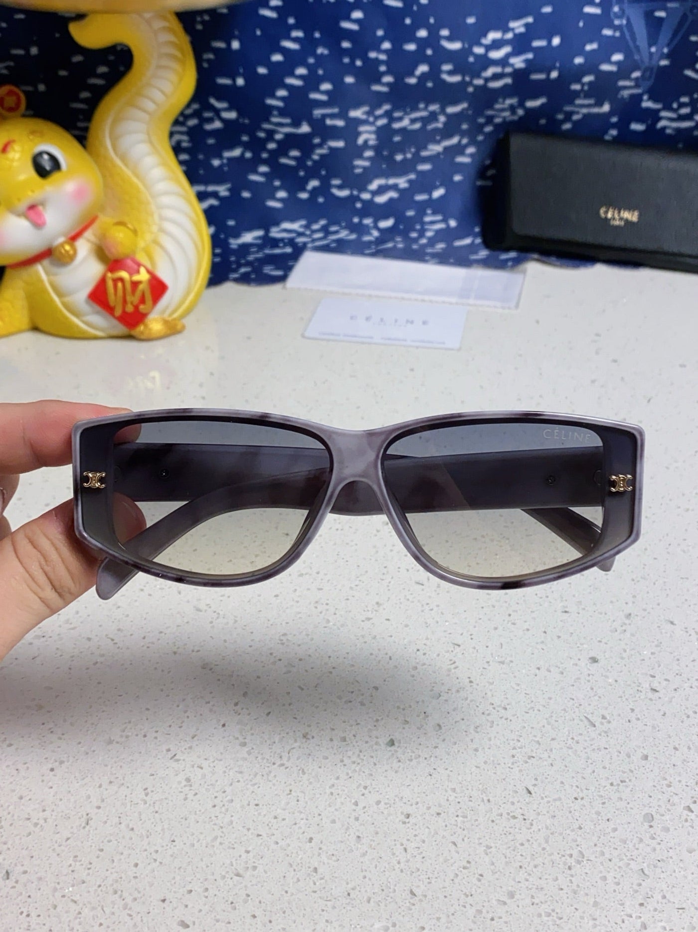 TRIOMPHE SUNGLASS 566217 IN MARBLED EFFECT ACETATE - Product Image 7