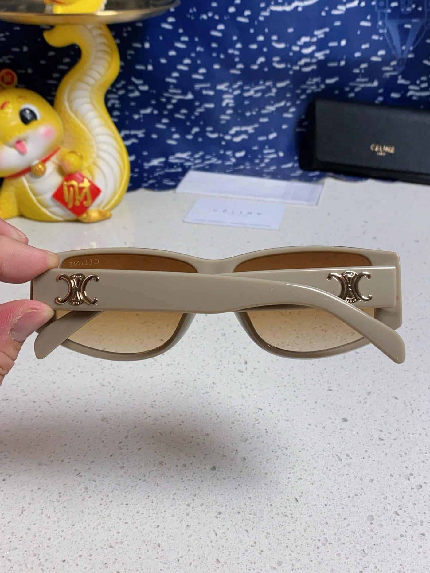 TRIOMPHE SUNGLASS 533218 IN IVORY ACETATE CAMEL LENSES - Product Image 3