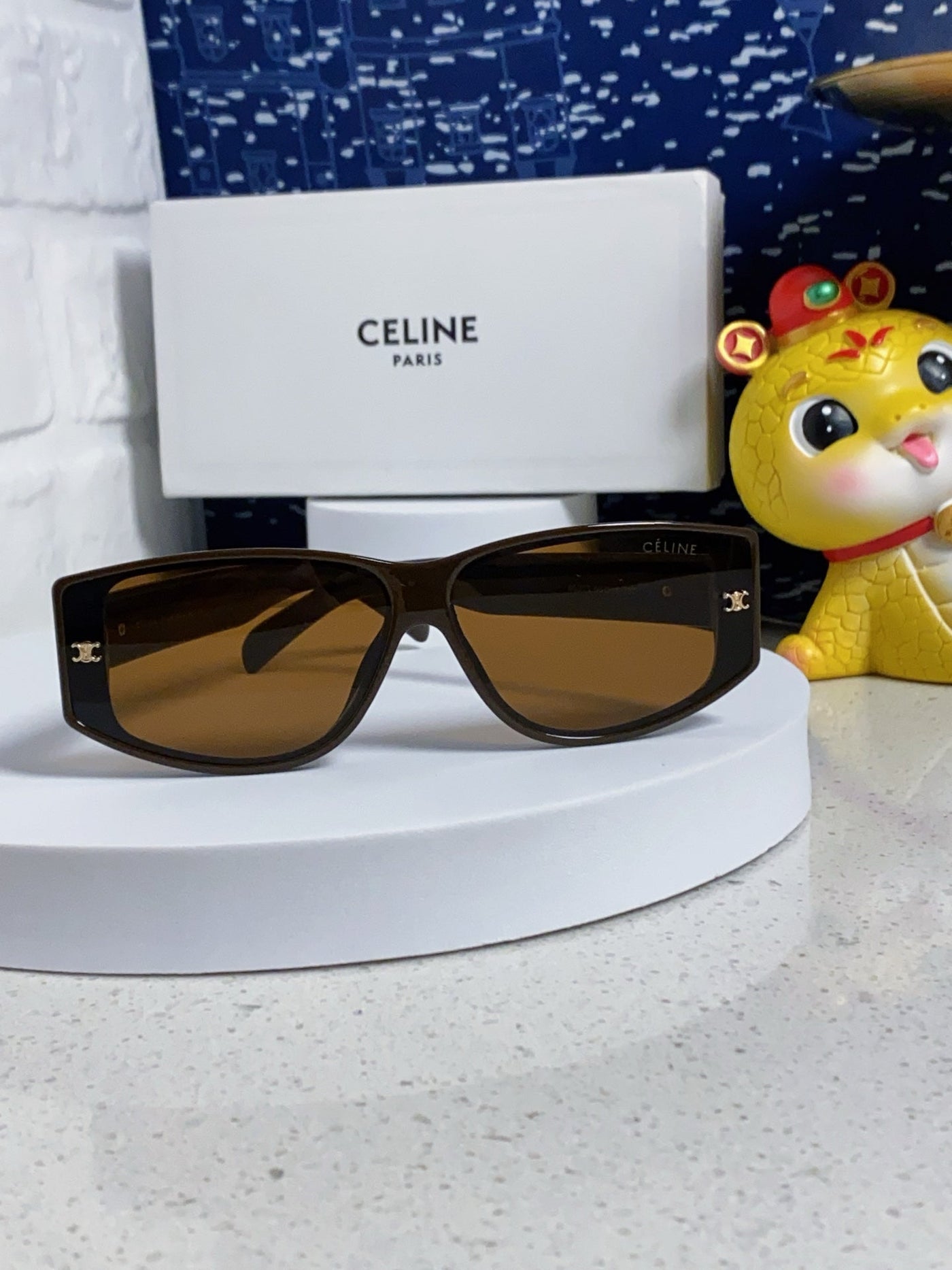 TRIOMPHE SUNGLASS 533219 IN CARAMEL ACETATE - Product Image 4