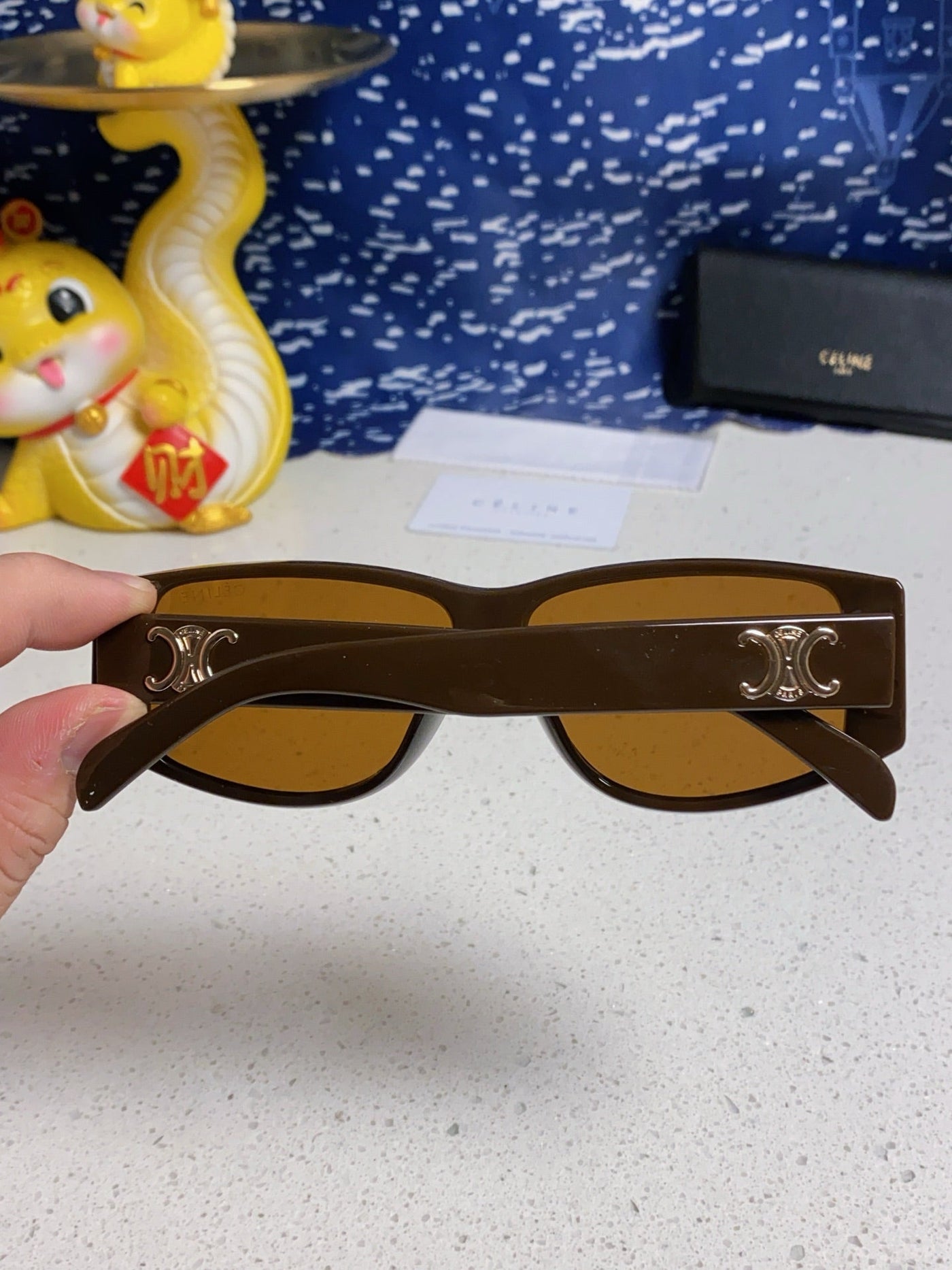 TRIOMPHE SUNGLASS 533219 IN CARAMEL ACETATE - Product Image 5