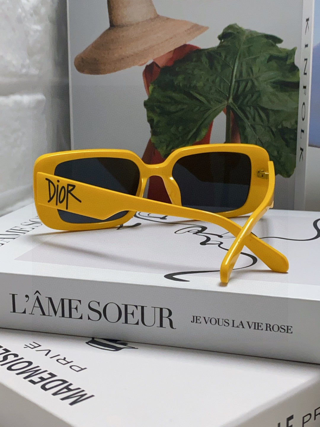 MONTAIGNE SUNGLASS 571593 IN YELLOW ACETATE TEXT LOGO - Product Image 3