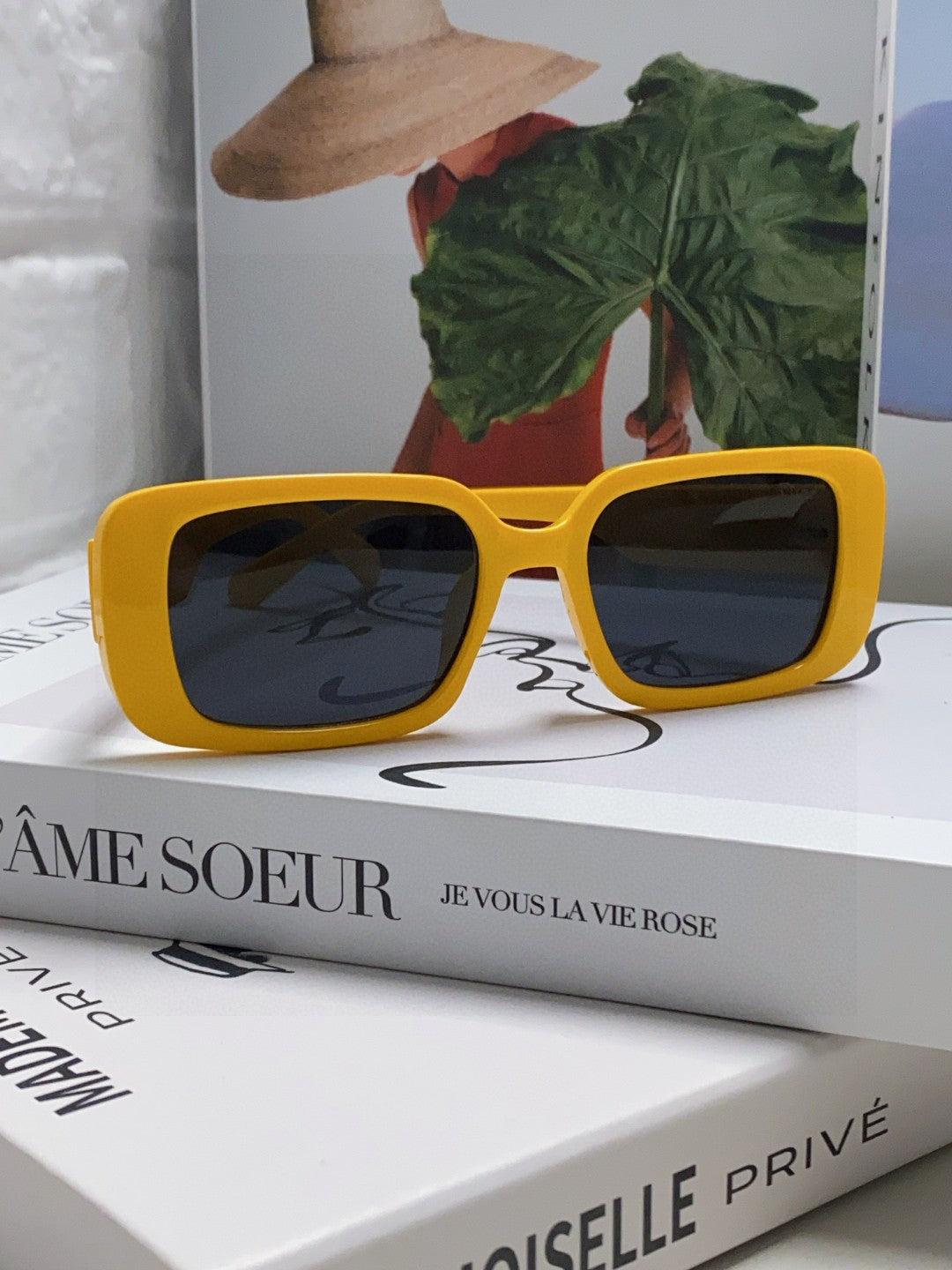 MONTAIGNE SUNGLASS 571593 IN YELLOW ACETATE TEXT LOGO - Product Image 5