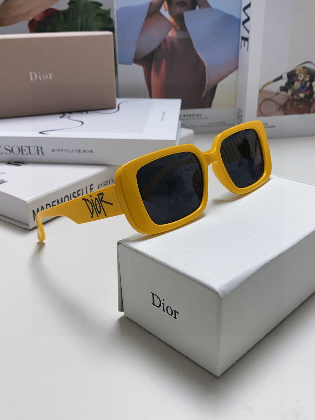 MONTAIGNE SUNGLASS 571593 IN YELLOW ACETATE TEXT LOGO - Product Image 7