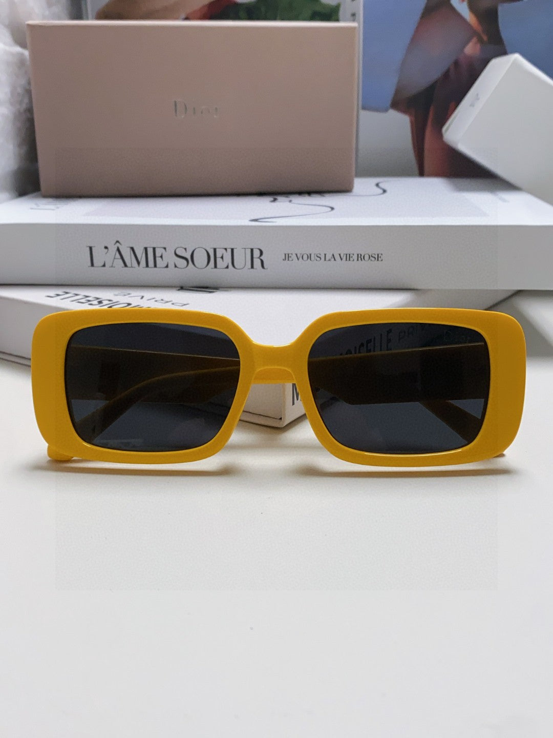 MONTAIGNE SUNGLASS 571593 IN YELLOW ACETATE TEXT LOGO - Product Image 8