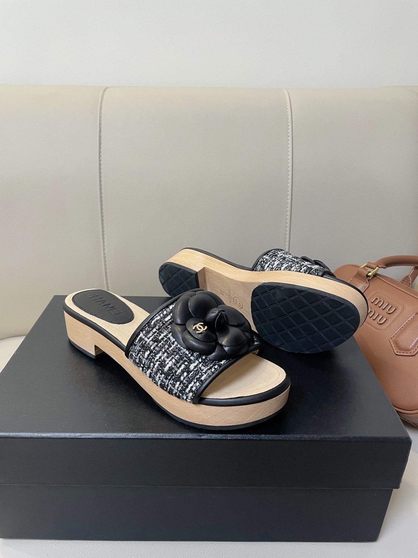 cc mule sandal 45 black white fabric beige calfskin - Product Image 7