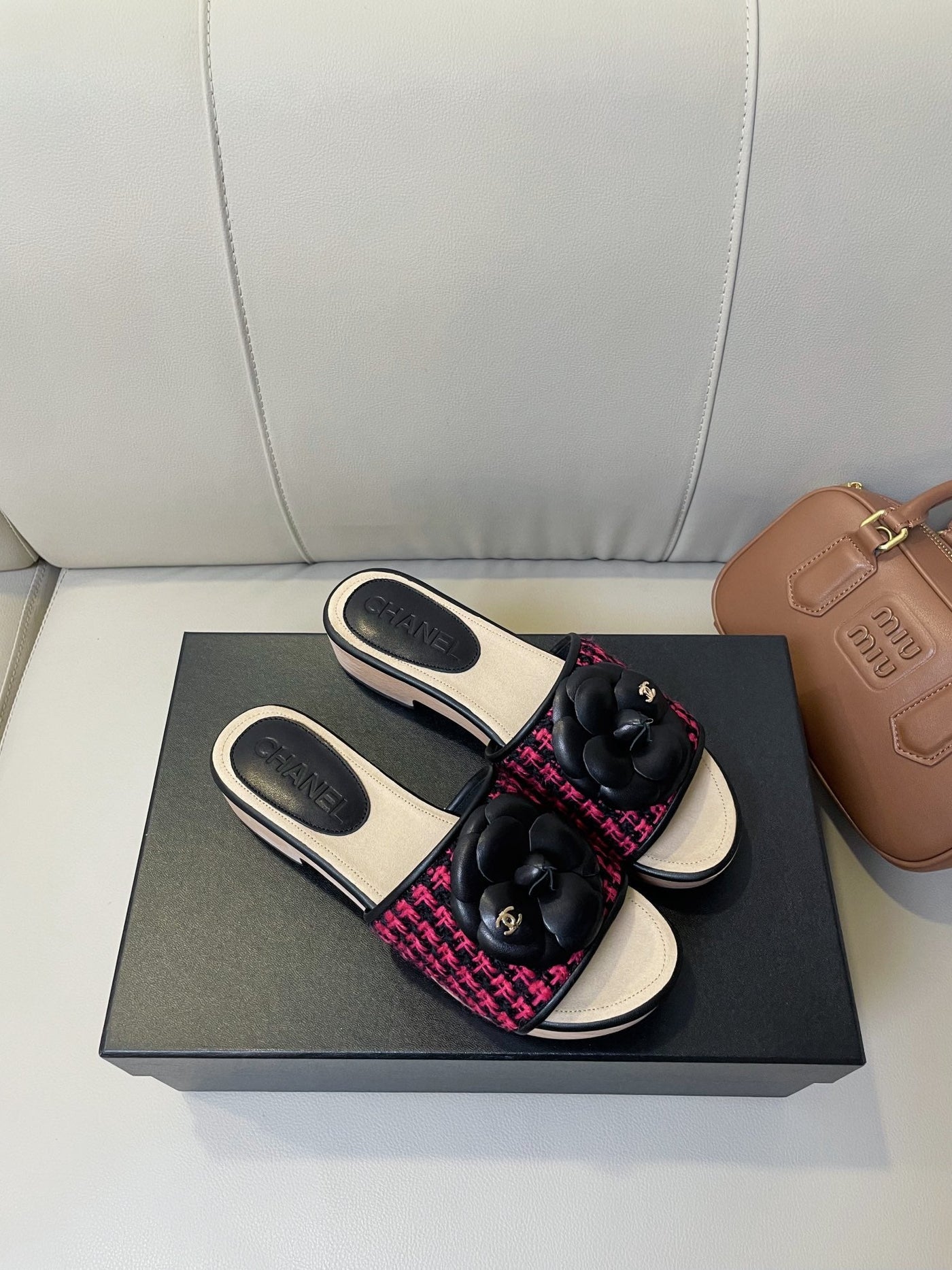 cc mule sandal 45 black red fabric beige calfskin - Product Image 3