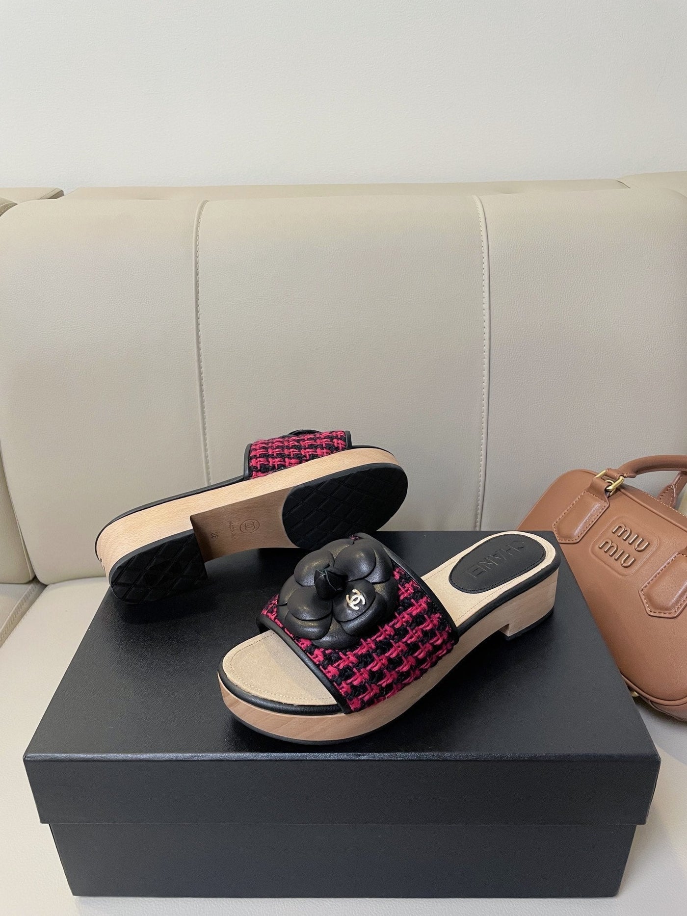 cc mule sandal 45 black red fabric beige calfskin - Product Image 5