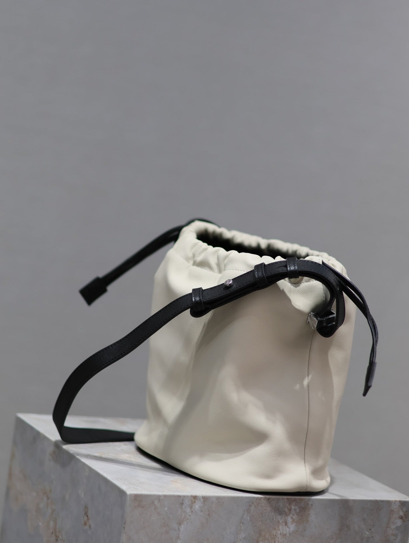 RIVE GAUCHE BUCKET BAG 23 IN WHITE CALFSKIN - Product Image 6