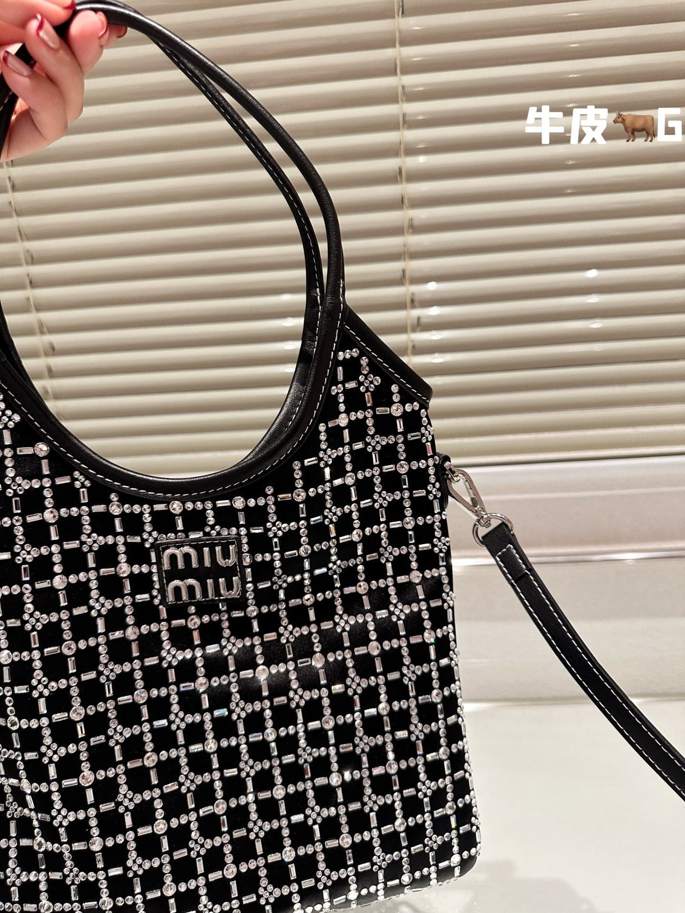 CRYSTAL TOTE 24 BAG IN BLACK CALFSKIN - Product Image 4