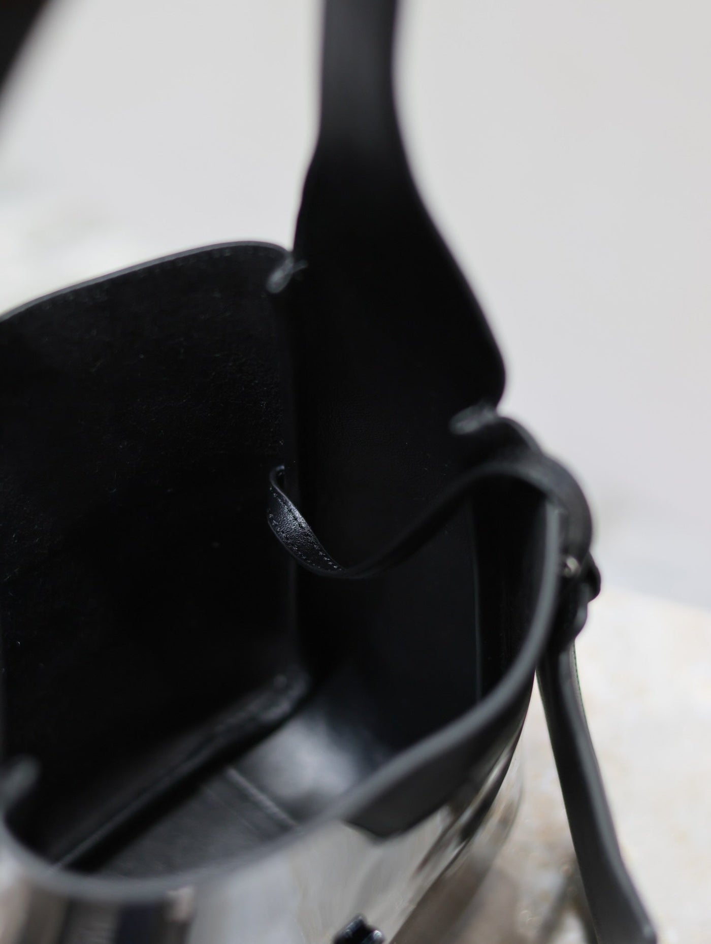 le 5a7 small 23cm black patent calfskin - Product Image 2