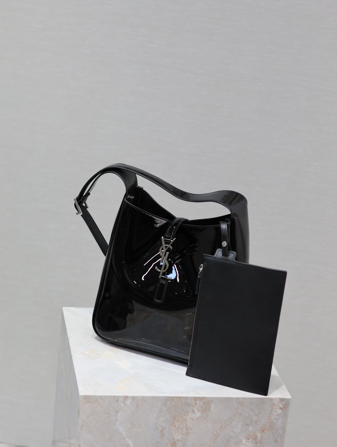 le 5a7 small 23cm black patent calfskin - Product Image 5