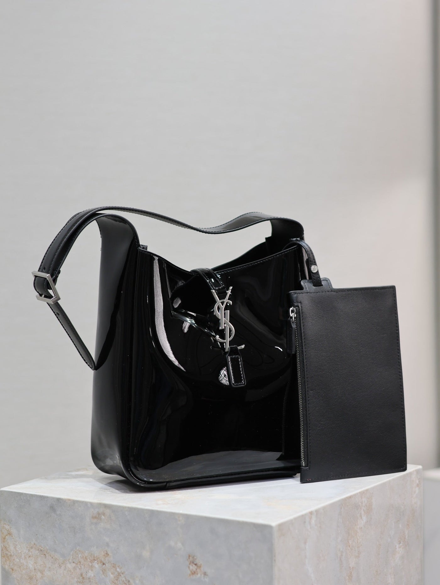 le 5a7 small 23cm black patent calfskin - Product Image 6