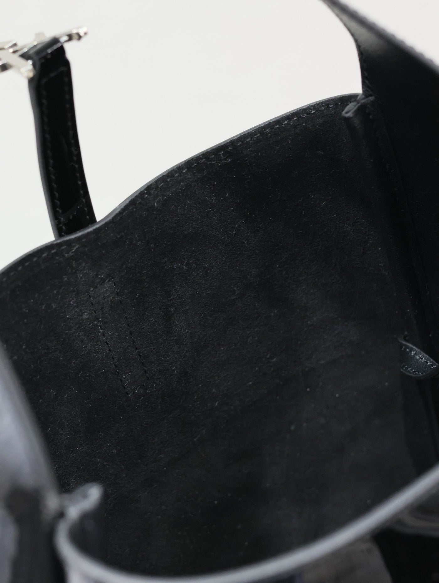 le 5a7 small 23cm black patent calfskin - Product Image 9