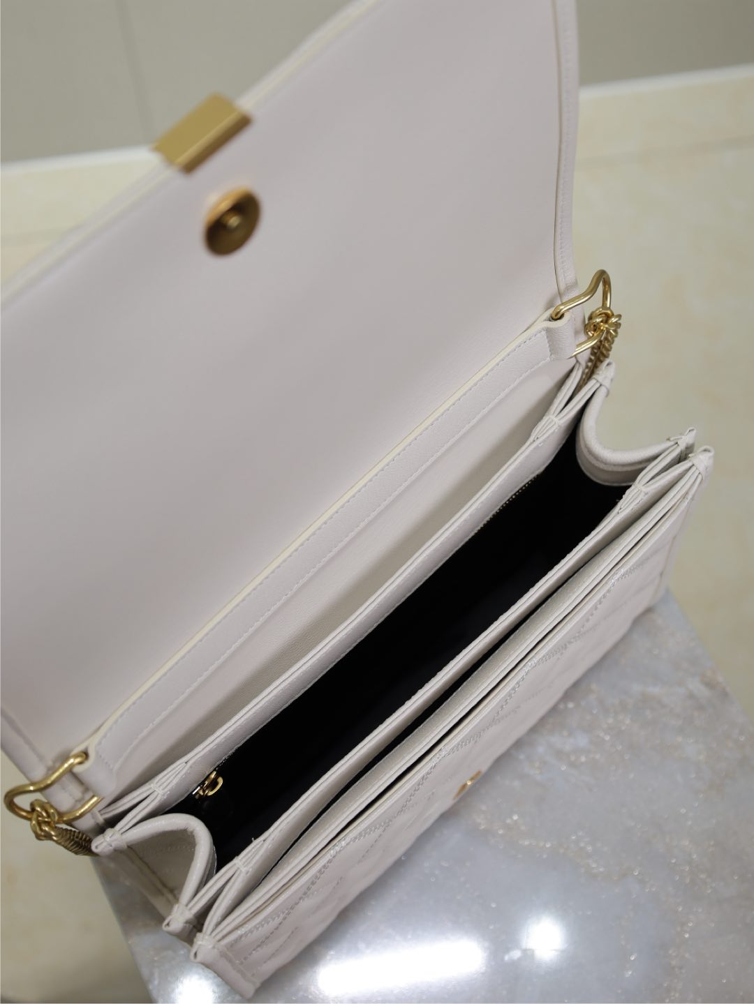 BECKY 26 IN WHITE QUILTED LAMBSKIN GOLD HARDWARE - Product Image 3