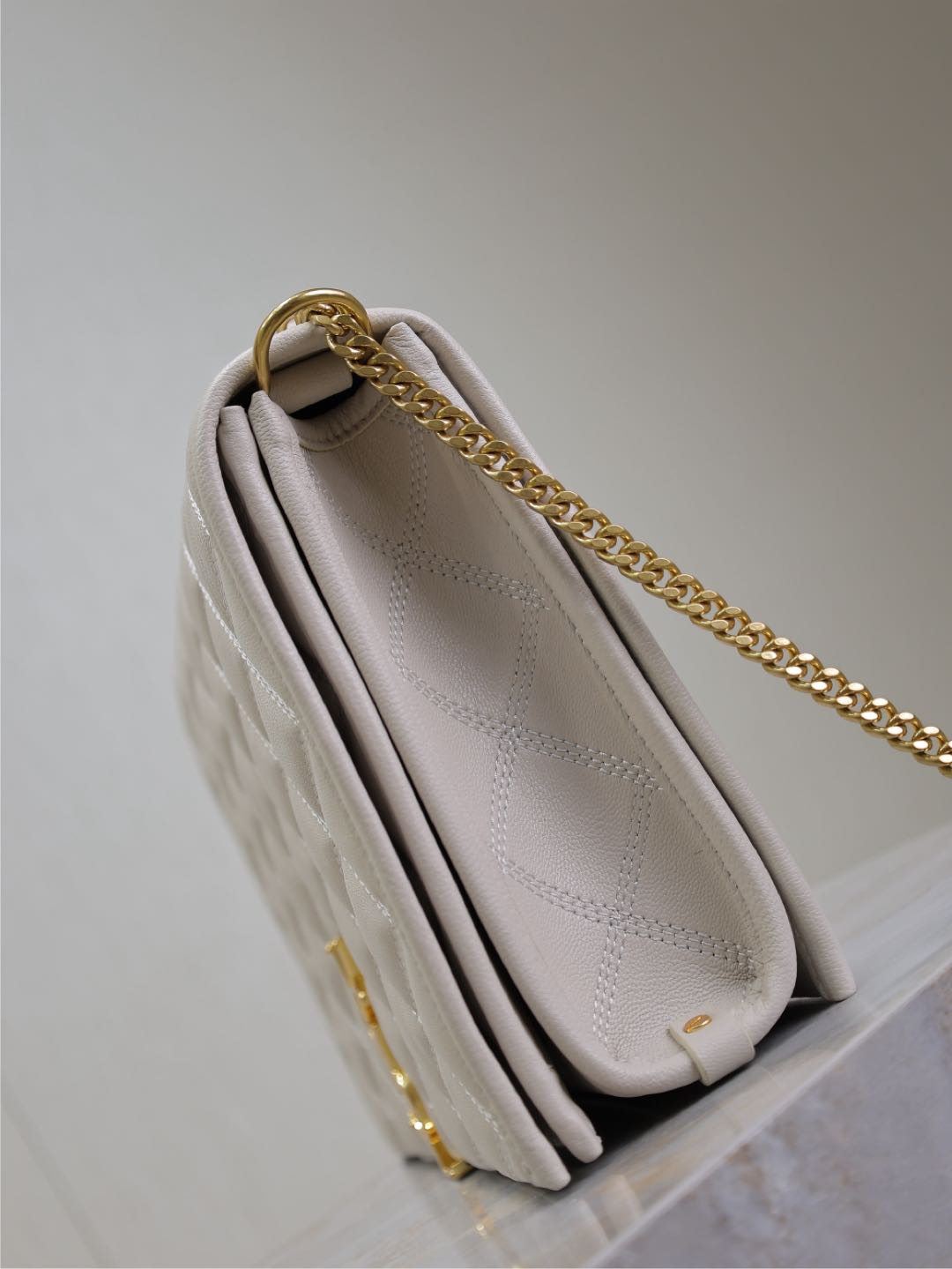 BECKY 26 IN WHITE QUILTED LAMBSKIN GOLD HARDWARE - Product Image 9