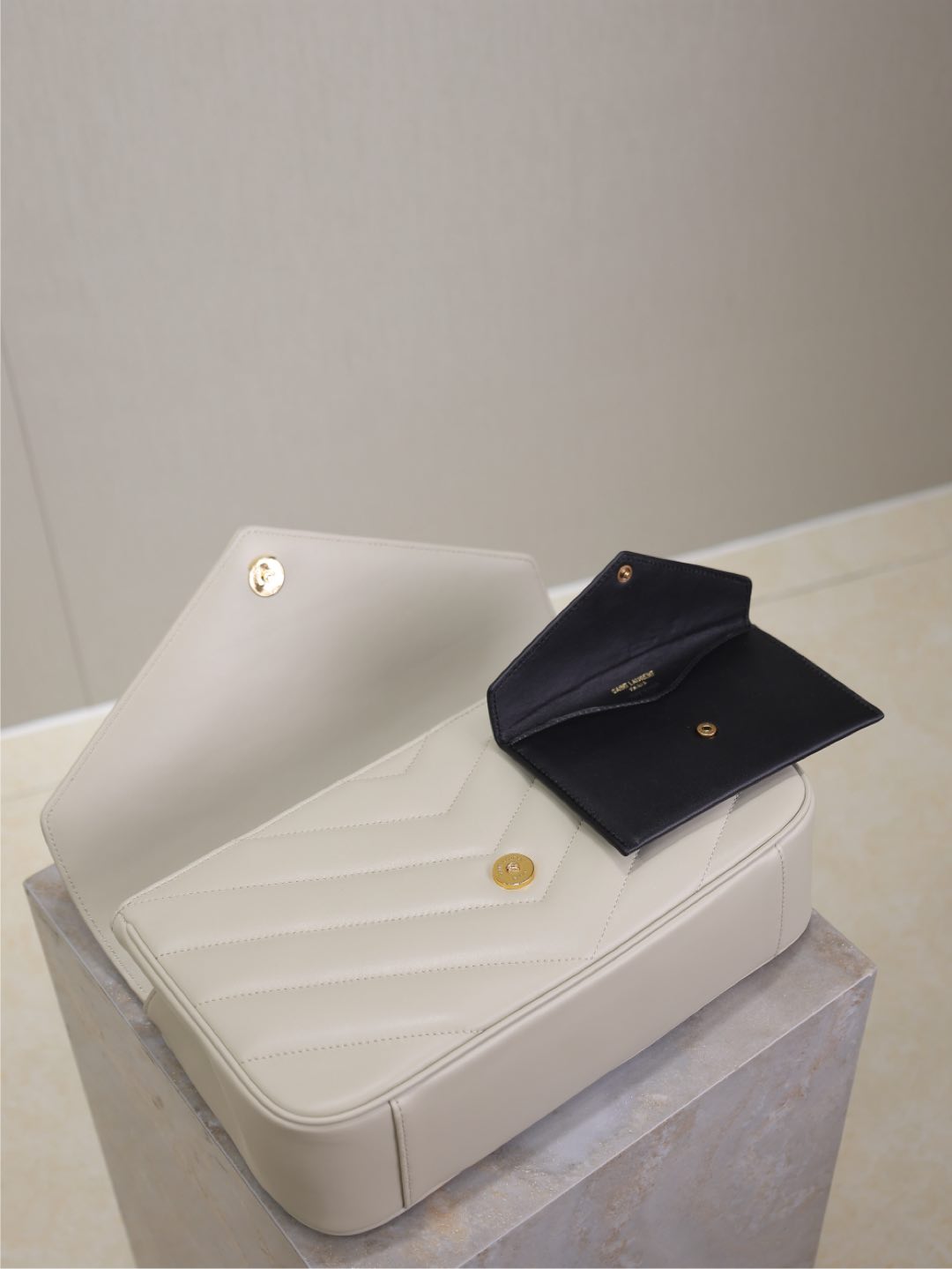 LOULOU MEDIUM 29 IN WHITE SHEEPSKIN GOLD HARDWARE - Product Image 8