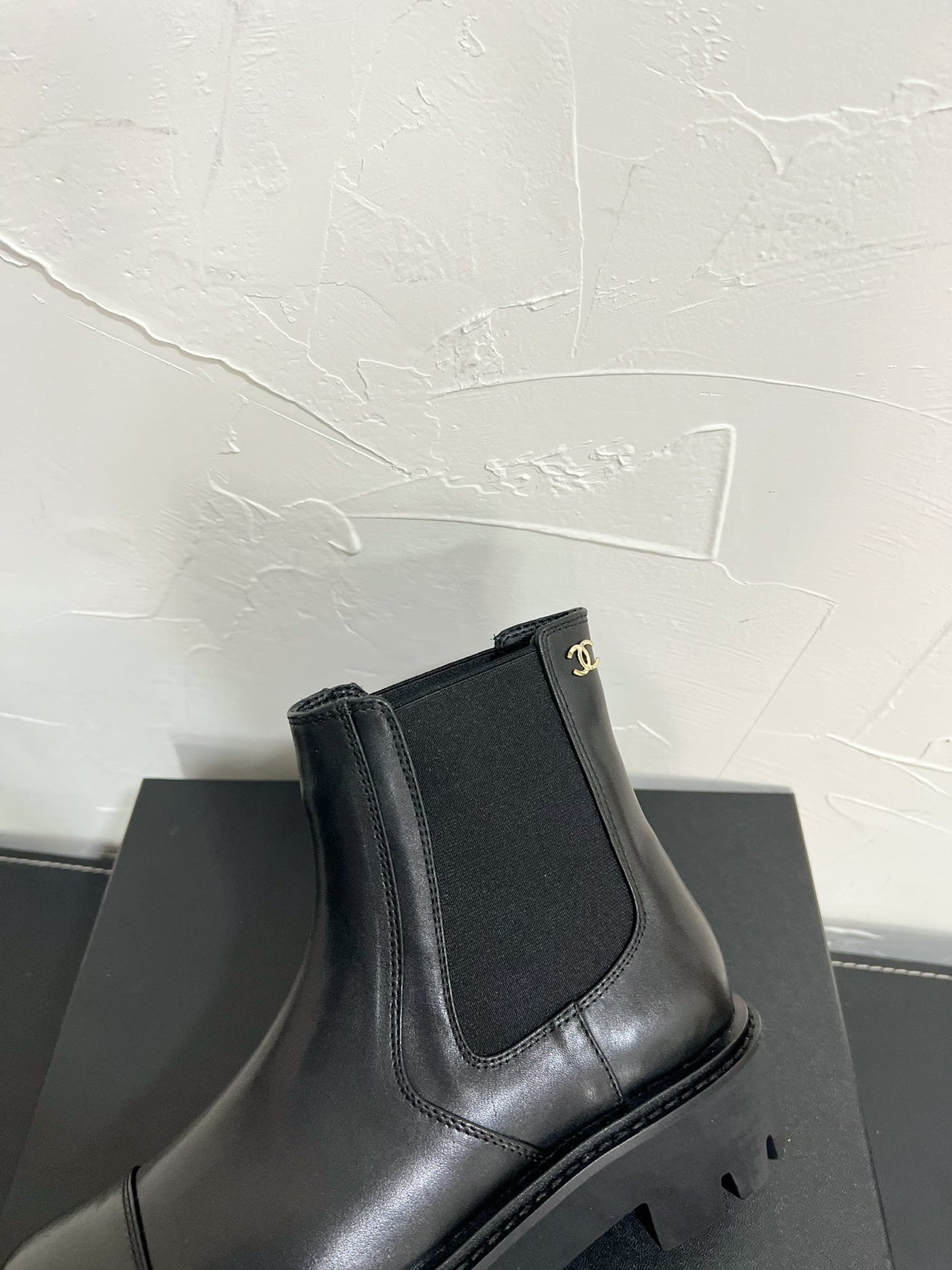 CC Chelsea Ankle Boots In Black Cowhide 949682 - Product Image 2