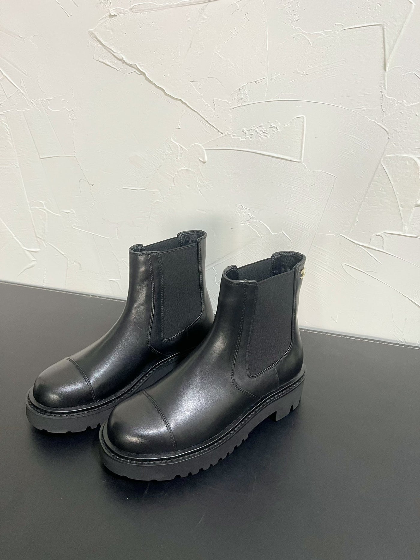 CC Chelsea Ankle Boots In Black Cowhide 949682 - Product Image 4