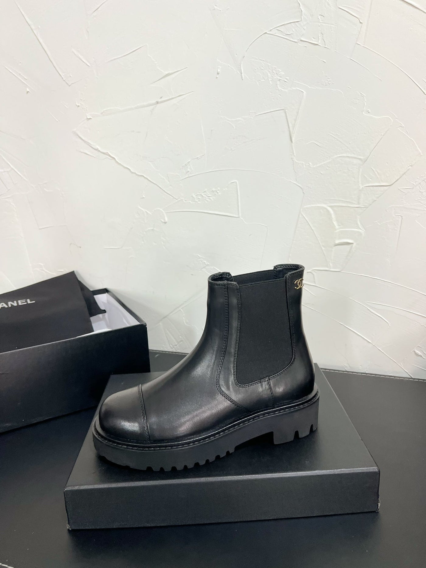 CC Chelsea Ankle Boots In Black Cowhide 949682 - Product Image 8