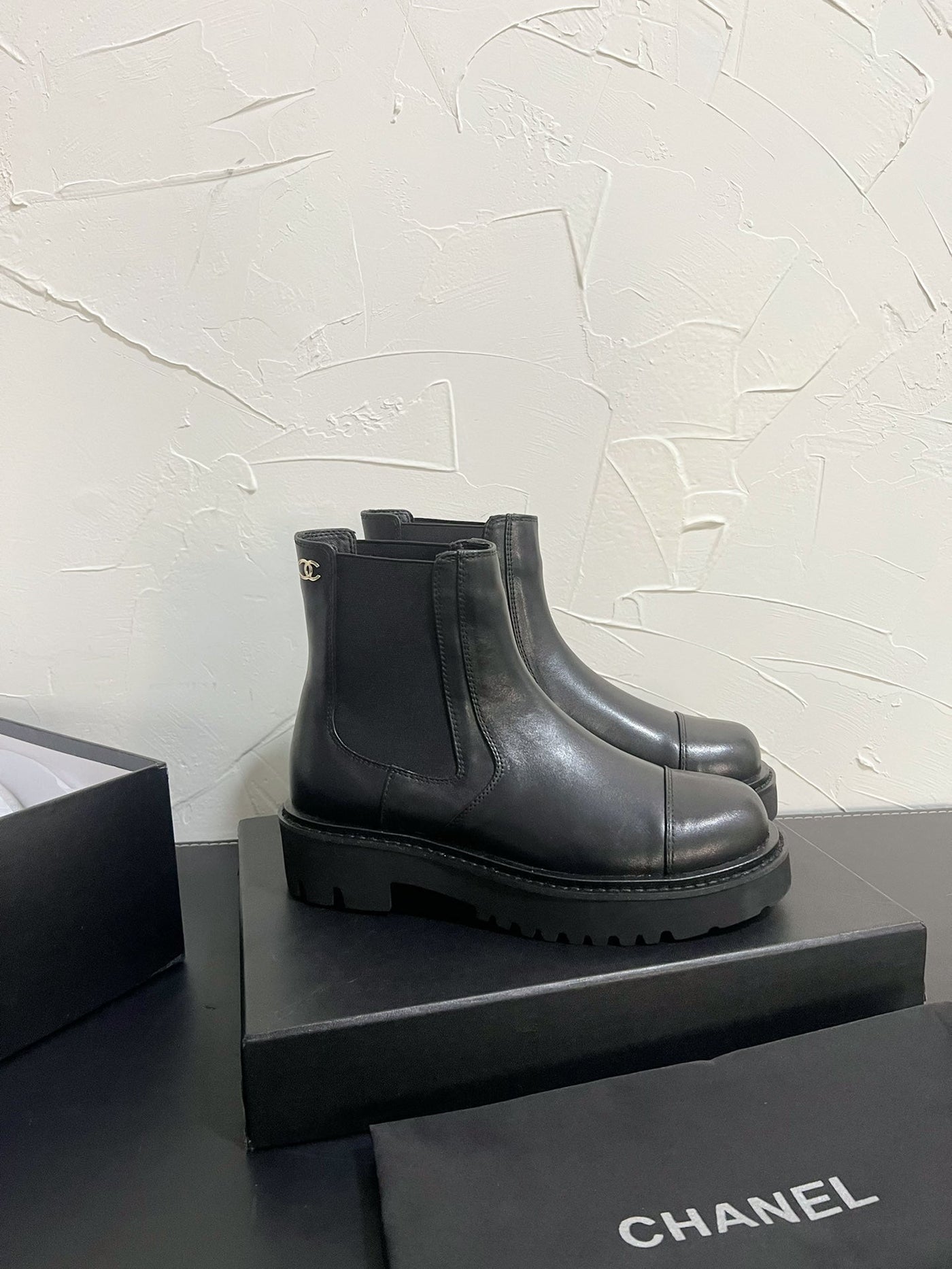 CC Chelsea Ankle Boots In Black Cowhide 949682 - Product Image 9